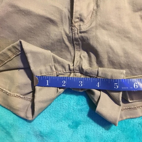 High-Rise Khaki 3 Button 5 Pocket Stretch Shorts - Picture 4 of 16